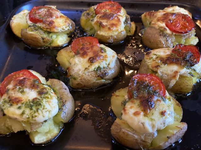 Smashed Potatos auf dem rockcroks®Grillstein