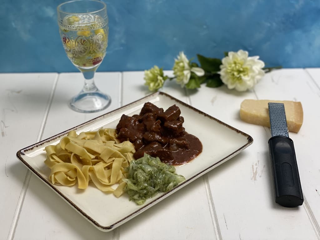 Rotwein Gulasch aus dem Ofenmeister