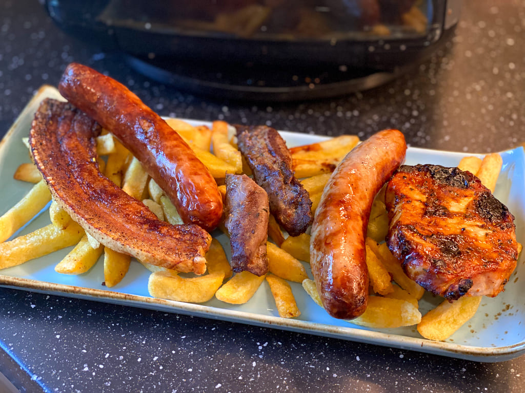 Grillteller mit Pommes – Aus dem Air Fryer