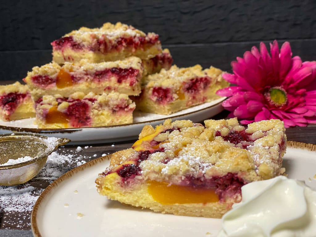 Pfirsich-Melba-Streuselkuchen