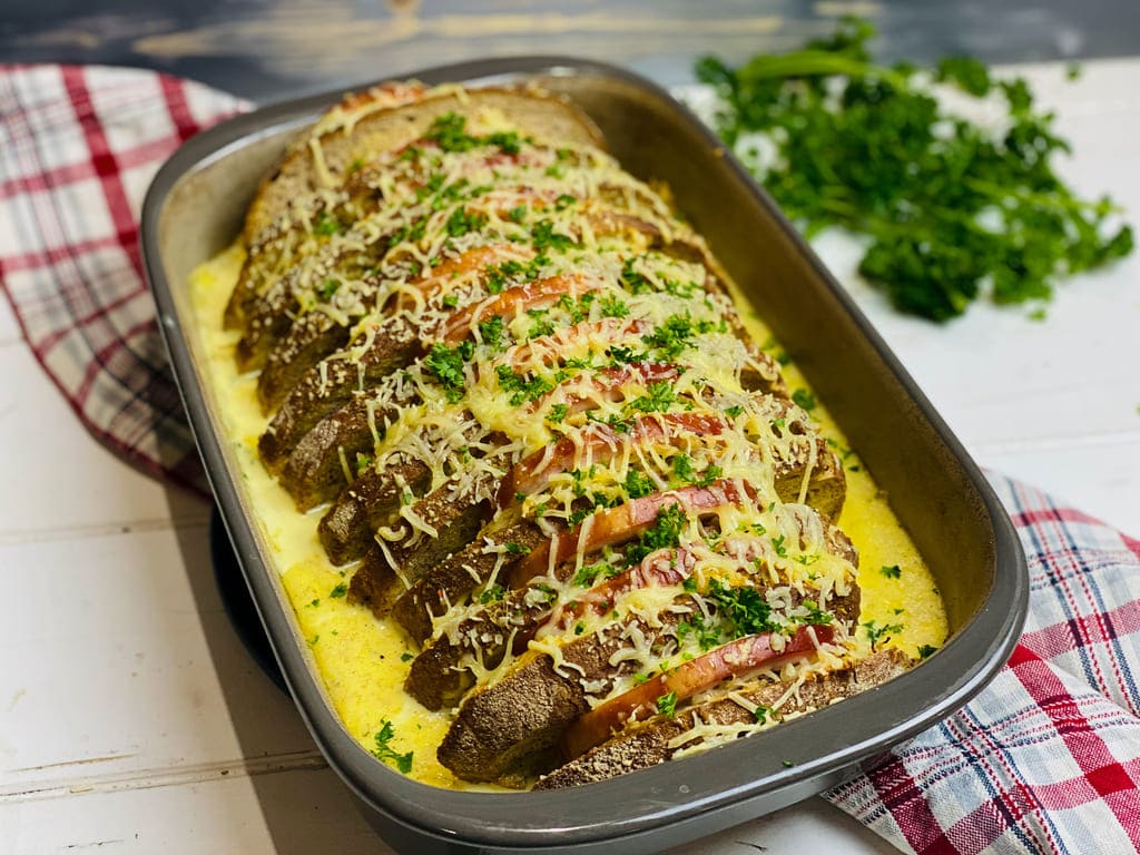 Brotauflauf mit Sauerkraut und Kassler