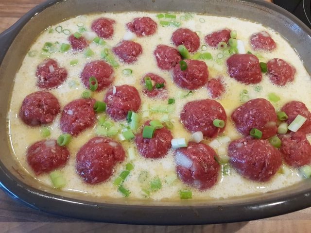 Kohlrabi - Möhren Eintopf mit Hackbällchen aus dem Ofenmeister