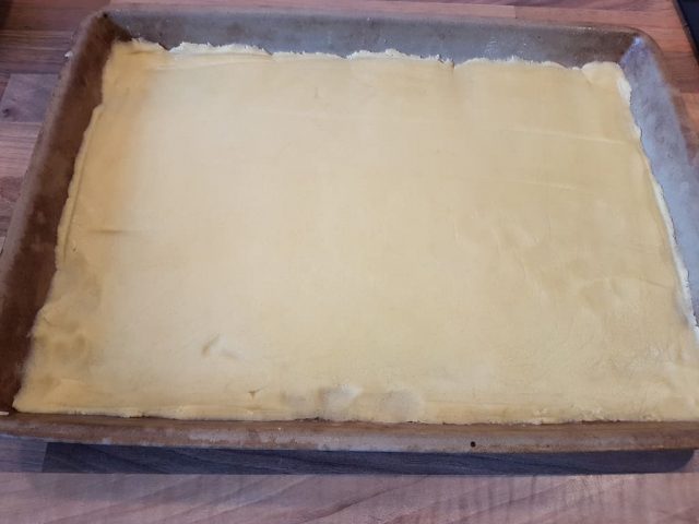 Zwetschgen Quark Kuchen mit Streussel auf dem großen Ofenzauberer