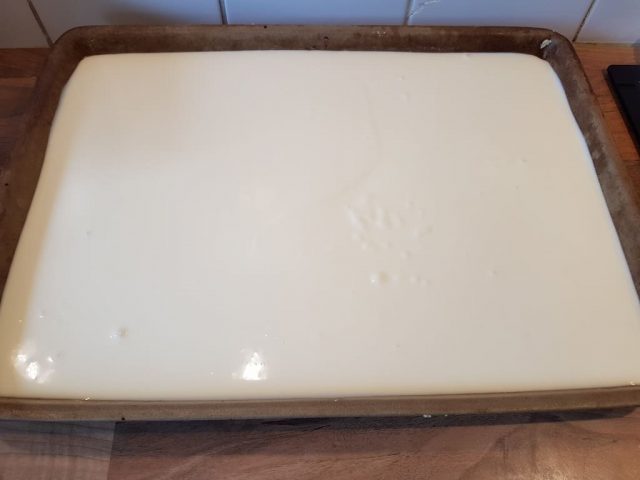 Zwetschgen Quark Kuchen mit Streussel auf dem großen Ofenzauberer