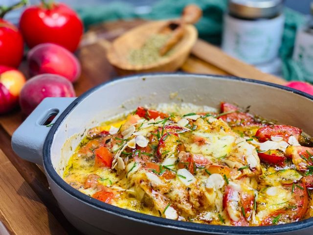 Gebackener Camembert mit Tomaten und Nektarinen