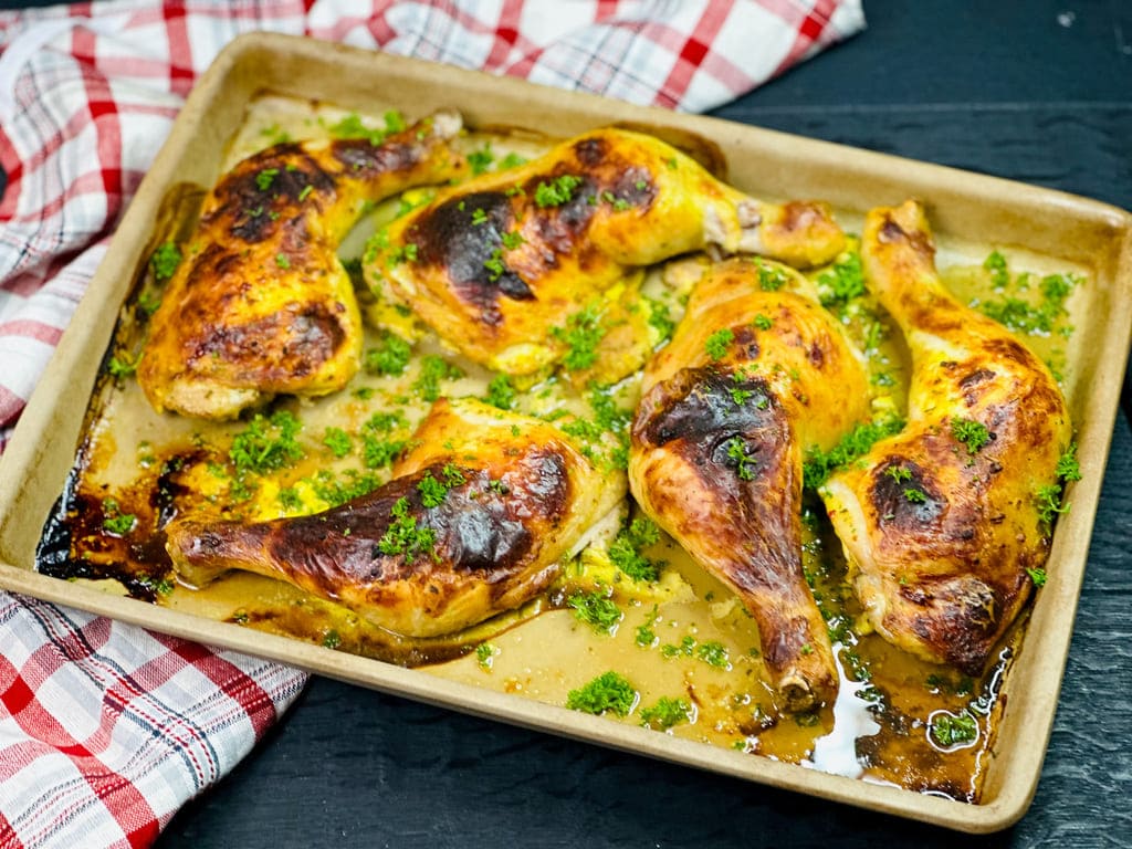 Hähnchenkeulen auf dem großen Ofenzauberer