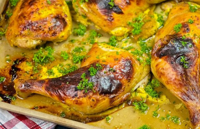 Hähnchenkeulen auf dem großen Ofenzauberer