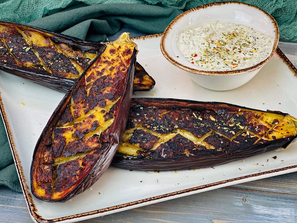 Gebackene Aubergine mit Toskana Dip