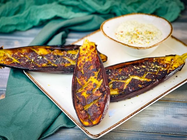 Gebackene Aubergine mit Toskana Dip