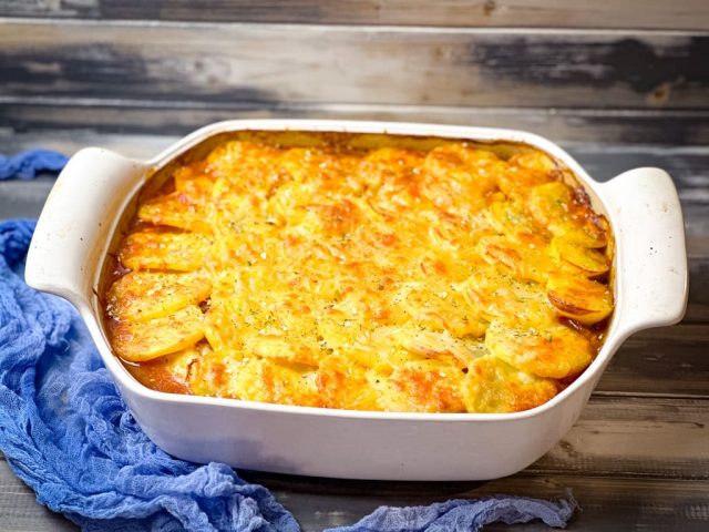 Münsterländer Kutschergulasch mit Kartoffel-Käse-Kruste