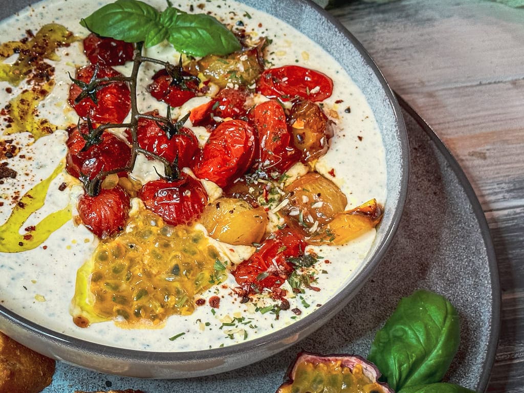 Whipped Burrata mit gerösteten Tomaten