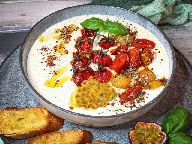 Whipped Burrata mit gerösteten Tomaten