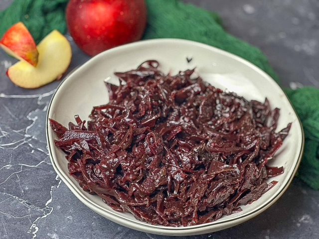 Apfelrotkohl aus dem Ofen