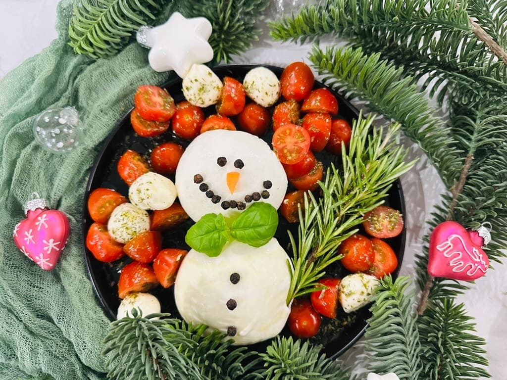 Olaf der Schneemann aus Burrata und Tomaten