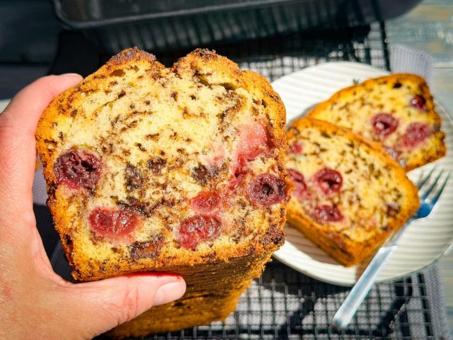 Ameisenkuchen mit Kirschen und extra Schokolade